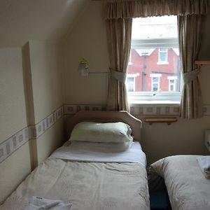 Zimmer mit zwei Einzelbetten